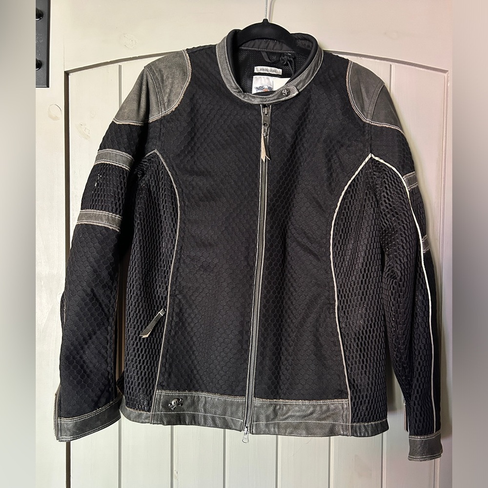 NWT Women XL light weight mesh Harley-Davidson jacket. For details see pictures.